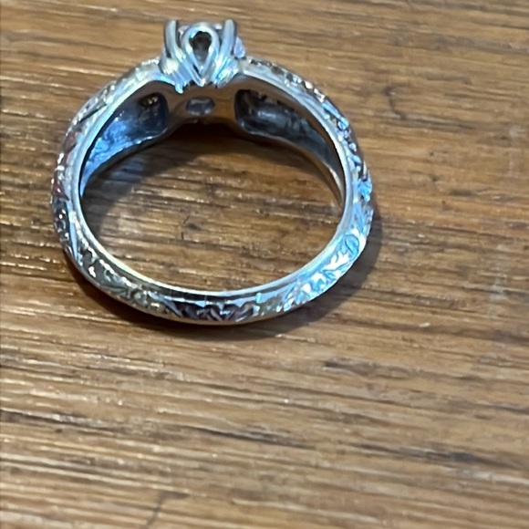 Certified Diamond Ring/18k White Gold, Brilliant Center Diamond/Smaller Diamonds - Picture 4 of 8